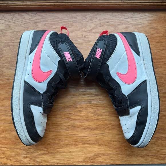 Nike Kids High-Tops - Picture 4 of 5